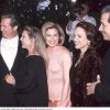 Valerie Harper entourée de William Hurt, Jeff Bridges et Edward James Almos en 2000 à Los Angeles.