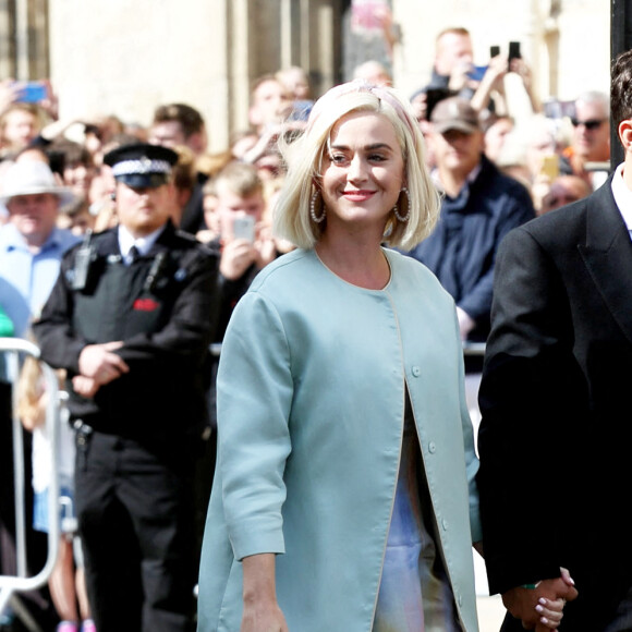 Katy Perry et Orlando Bloom au mariage de la chanteuse Ellie Goulding et de son compagnon Caspar Jopling le 31 août à York Minster, la cathédrale d'York, dans le nord de l'Angleterre.
