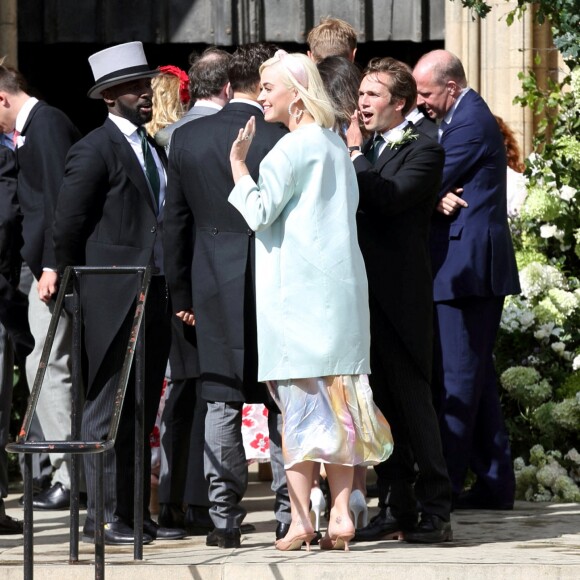 Katy Perry au mariage de la chanteuse Ellie Goulding et de son compagnon Caspar Jopling le 31 août à York Minster, la cathédrale d'York, dans le nord de l'Angleterre.