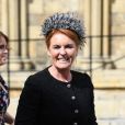 Sarah Ferguson, duchesse d'York, au mariage de la chanteuse Ellie Goulding et de son compagnon Caspar Jopling le 31 août à York Minster, la cathédrale d'York, dans le nord de l'Angleterre.