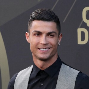 Cristiano Ronaldo désigné meilleur joueur portugais pour la saison écoulée lors de la cérémonie Quinas de Ouro, à Lisbonne le 2 septembre 2019.