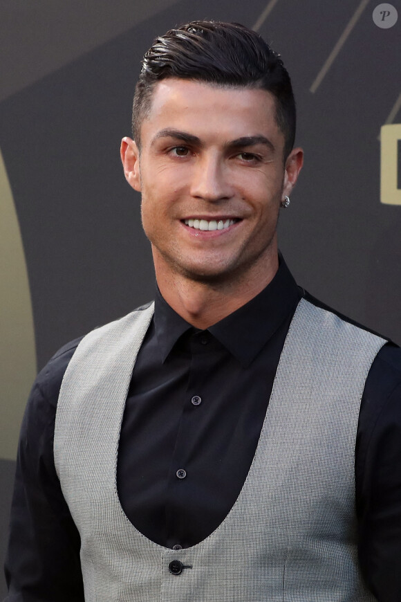 Cristiano Ronaldo désigné meilleur joueur portugais pour la saison écoulée lors de la cérémonie Quinas de Ouro, à Lisbonne le 2 septembre 2019.