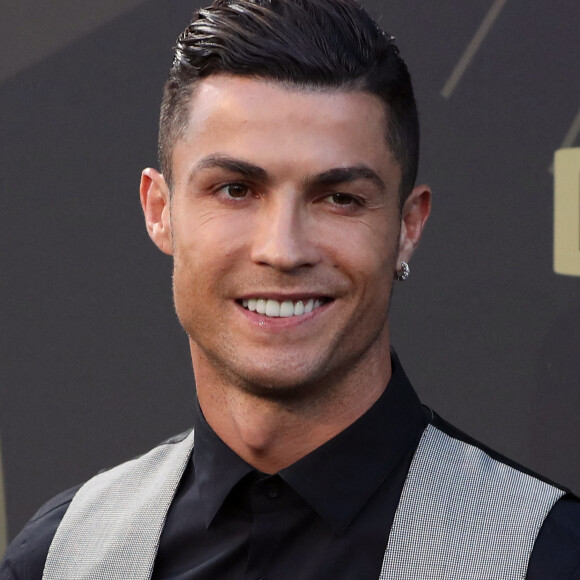 Cristiano Ronaldo désigné meilleur joueur portugais pour la saison écoulée lors de la cérémonie Quinas de Ouro, à Lisbonne le 2 septembre 2019.