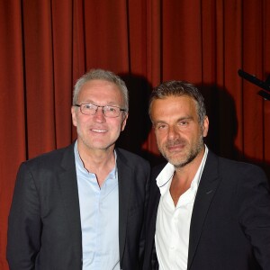 Laurent Ruquier et le fondateur du festival l'acteur et metteur en scène Steve Suissa lors de la 3ème soirée du 1er festival du théâtre français organisé par S. Suissa, avec la pièce "Horowitz, le pianiste du siècle" au théâtre Beit HaChayal, à Tel Aviv, Israël, le dimanche 29 octobre 2017. © Erez Lichtfeld/Bestimage