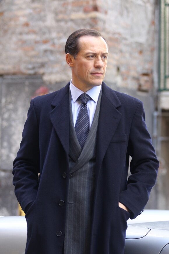 L'acteur italien Stefano Accorsi lors du tournage de la série télévisée Sky "1994" à Naples, Italy, le 6 novembre 2018.