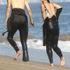 Dua Lipa et son compagnon Anwar Hadid font du surf à Malibu. Les amoureux passent le week-end ensemble pour les 24 ans de la chanteuse. Ils s'embrassent dans l'eau et profitent d'une belle journée, le 23 août 2019.