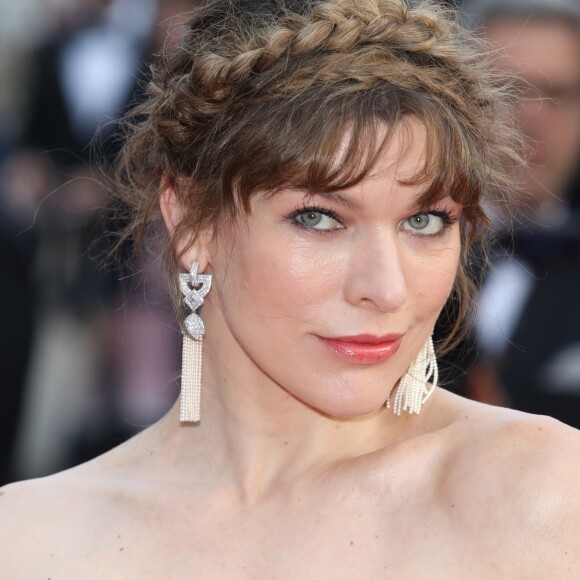 Milla Jovovich à la première de "Sibyl" lors du 72ème Festival International du Film de Cannes, le 24 mai 2019. © Denis Guignebourg/Bestimage