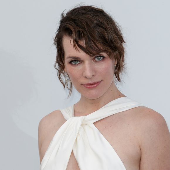 Milla Jovovich - Photocall de la soirée AmfAR Gala Cannes 2019 à l'Eden Roc au Cap d'Antibes, lors du 72ème Festival International du Film de Cannes, le 23 mai 2019. © Jacovides / Moreau / Bestimage