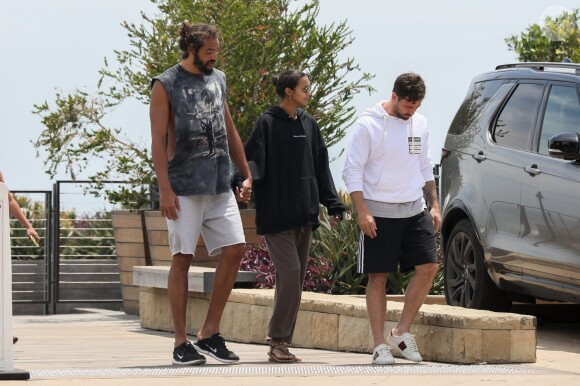 Joakim Noah et sa compagne Lais Ribeiro sont allés déjeuner avec des amis au restaurant Nobu dans le quartier de Malibu à Los Angeles, le 11 juin 2019