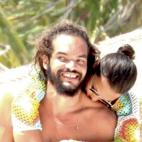 Lais Ribeiro et son compagnon Joakim Noah passent des vacances romantiques sur la plage de Tulum au Mexique, le 2 juin 2019.