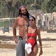 Lais Ribeiro et son compagnon Joakim Noah passent leurs vacances sur une plage Tulum au Mexique le 1er juin 2019.