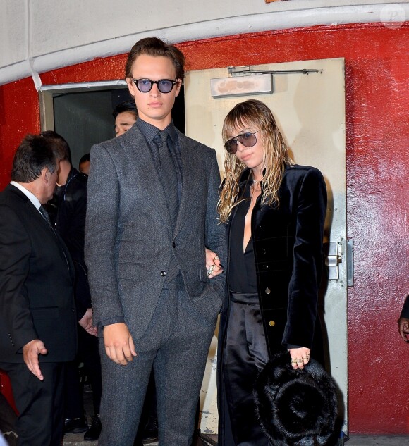 Miley Cyrus et Ansel Elgort à la sortie du défilé de mode Tom Ford lors de la Fashion Week 2019 à New York, le 9 septembre 2019