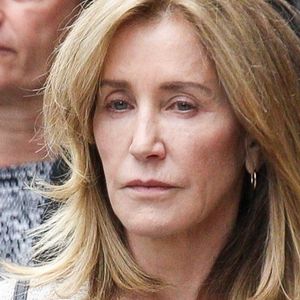 L'actrice américaine Felicity Huffman a plaidé coupable lundi d'avoir versé des pots-de-vin pour faciliter l'entrée de sa fille dans une université prestigieuse à Boston. Le 13 mai 2019.