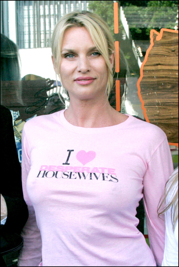 Nicollette Sheridan fait son shopping à Beverly Hills, le 4 avril 2005.