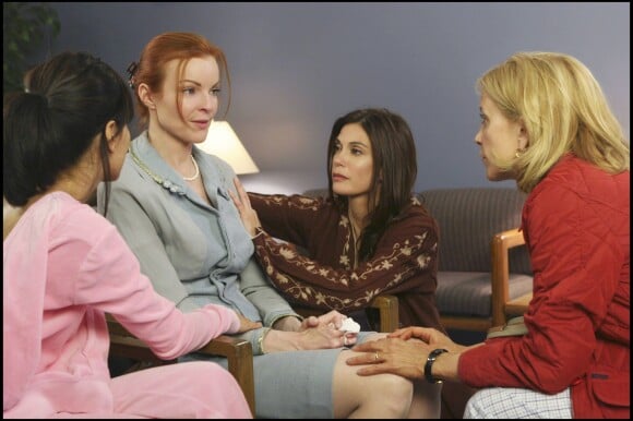 Marcia Cross, Teri Hatcher, Felicity Huffman dans la série "Desperate Housewives", 2001.