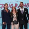 Rene Ramos (frère de Sergio) avec sa femme Lorena et leur fille lors de la première du documentaire "Le coeur de Sergio Ramos" à Madrid le 10 septembre 2019.