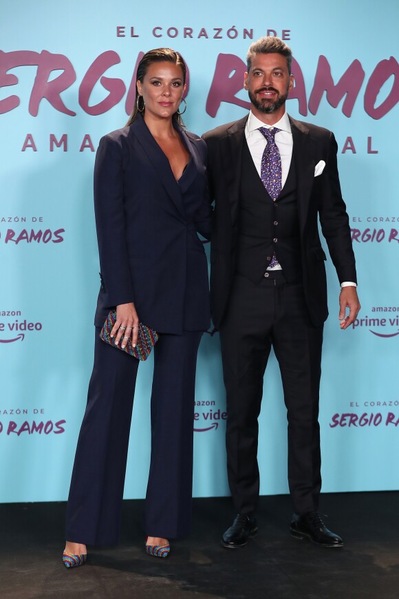 Rene Ramos (frère de Sergio) avec sa femme Lorena lors de la première du documentaire "Le coeur de Sergio Ramos" à Madrid le 10 septembre 2019.