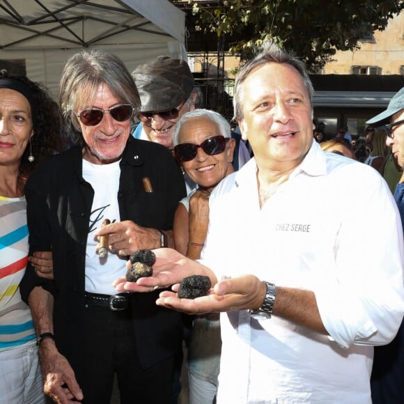 Jacques Dutronc - Challenge Henri Salvador 2019, Un tournoi VIP de Pétanque "Souvenir Henri-Salvador" organisé chaque année à l'Ile-Rousse par le Sport Pétanque Ile-Rousse, en Corse, France, le 13 Septembre 2019. S.Vartan est la marraine d'honneur de cette édition 2019; J.Dutronc est venu pour faire le show, avant le coup d'envoi en faisant sauter le bouchon d'une bouteille et d'aller à la rencontre du public. A noter aussi que les "Amies de Julie" étaient là pour poursuivre leur combat pour J.Douib assassinée au mois de Mars dernier à l'Ile-Rousse par son ex-mari et pour toutes les violences faites aux femmes. © Olivier Sanchez/Crystal/Bestimage