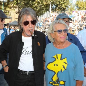 Jacques Dutronc - Challenge Henri Salvador 2019, Un tournoi VIP de Pétanque "Souvenir Henri-Salvador" organisé chaque année à l'Ile-Rousse par le Sport Pétanque Ile-Rousse, en Corse, France, le 13 Septembre 2019. S.Vartan est la marraine d'honneur de cette édition 2019; J.Dutronc est venu pour faire le show, avant le coup d'envoi en faisant sauter le bouchon d'une bouteille et d'aller à la rencontre du public. A noter aussi que les "Amies de Julie" étaient là pour poursuivre leur combat pour J.Douib assassinée au mois de Mars dernier à l'Ile-Rousse par son ex-mari et pour toutes les violences faites aux femmes. © Olivier Sanchez/Crystal/Bestimage