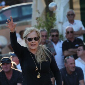 Sylvie Vartan - Challenge Henri Salvador 2019, Un tournoi VIP de Pétanque "Souvenir Henri-Salvador" organisé chaque année à l'Ile-Rousse par le Sport Pétanque Ile-Rousse, en Corse, France, le 13 Septembre 2019. S.Vartan est la marraine d'honneur de cette édition 2019; J.Dutronc est venu pour faire le show, avant le coup d'envoi en faisant sauter le bouchon d'une bouteille et d'aller à la rencontre du public. A noter aussi que les "Amies de Julie" étaient là pour poursuivre leur combat pour J.Douib assassinée au mois de Mars dernier à l'Ile-Rousse par son ex-mari et pour toutes les violences faites aux femmes. © Olivier Sanchez/Crystal/Bestimage