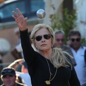 Sylvie Vartan - Challenge Henri Salvador 2019, Un tournoi VIP de Pétanque "Souvenir Henri-Salvador" organisé chaque année à l'Ile-Rousse par le Sport Pétanque Ile-Rousse, en Corse, France, le 13 Septembre 2019. S.Vartan est la marraine d'honneur de cette édition 2019; J.Dutronc est venu pour faire le show, avant le coup d'envoi en faisant sauter le bouchon d'une bouteille et d'aller à la rencontre du public. A noter aussi que les "Amies de Julie" étaient là pour poursuivre leur combat pour J.Douib assassinée au mois de Mars dernier à l'Ile-Rousse par son ex-mari et pour toutes les violences faites aux femmes. © Olivier Sanchez/Crystal/Bestimage