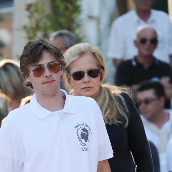 Jean Thomas Mallory, Sylvie Vartan - Challenge Henri Salvador 2019, Un tournoi VIP de Pétanque "Souvenir Henri-Salvador" organisé chaque année à l'Ile-Rousse par le Sport Pétanque Ile-Rousse, en Corse, France, le 13 Septembre 2019. S.Vartan est la marraine d'honneur de cette édition 2019; J.Dutronc est venu pour faire le show, avant le coup d'envoi en faisant sauter le bouchon d'une bouteille et d'aller à la rencontre du public. A noter aussi que les "Amies de Julie" étaient là pour poursuivre leur combat pour J.Douib assassinée au mois de Mars dernier à l'Ile-Rousse par son ex-mari et pour toutes les violences faites aux femmes. © Olivier Sanchez/Crystal/Bestimage