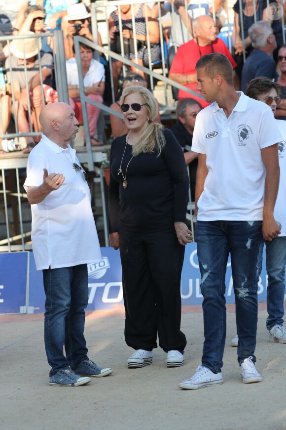 Sylvie Vartan, Michel Mallory - Challenge Henri Salvador 2019, Un tournoi VIP de Pétanque "Souvenir Henri-Salvador" organisé chaque année à l'Ile-Rousse par le Sport Pétanque Ile-Rousse, en Corse, France, le 13 Septembre 2019. S.Vartan est la marraine d'honneur de cette édition 2019; J.Dutronc est venu pour faire le show, avant le coup d'envoi en faisant sauter le bouchon d'une bouteille et d'aller à la rencontre du public. A noter aussi que les "Amies de Julie" étaient là pour poursuivre leur combat pour J.Douib assassinée au mois de Mars dernier à l'Ile-Rousse par son ex-mari et pour toutes les violences faites aux femmes. © Olivier Sanchez/Crystal/Bestimage