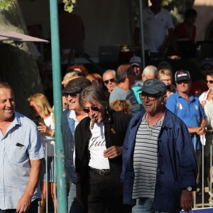 Jacques Dutronc - Challenge Henri Salvador 2019, Un tournoi VIP de Pétanque "Souvenir Henri-Salvador" organisé chaque année à l'Ile-Rousse par le Sport Pétanque Ile-Rousse, en Corse, France, le 13 Septembre 2019. S.Vartan est la marraine d'honneur de cette édition 2019; J.Dutronc est venu pour faire le show, avant le coup d'envoi en faisant sauter le bouchon d'une bouteille et d'aller à la rencontre du public. A noter aussi que les "Amies de Julie" étaient là pour poursuivre leur combat pour J.Douib assassinée au mois de Mars dernier à l'Ile-Rousse par son ex-mari et pour toutes les violences faites aux femmes. © Olivier Sanchez/Crystal/Bestimage