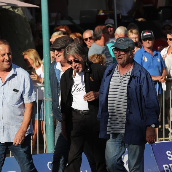 Jacques Dutronc - Challenge Henri Salvador 2019, Un tournoi VIP de Pétanque "Souvenir Henri-Salvador" organisé chaque année à l'Ile-Rousse par le Sport Pétanque Ile-Rousse, en Corse, France, le 13 Septembre 2019. S.Vartan est la marraine d'honneur de cette édition 2019; J.Dutronc est venu pour faire le show, avant le coup d'envoi en faisant sauter le bouchon d'une bouteille et d'aller à la rencontre du public. A noter aussi que les "Amies de Julie" étaient là pour poursuivre leur combat pour J.Douib assassinée au mois de Mars dernier à l'Ile-Rousse par son ex-mari et pour toutes les violences faites aux femmes. © Olivier Sanchez/Crystal/Bestimage