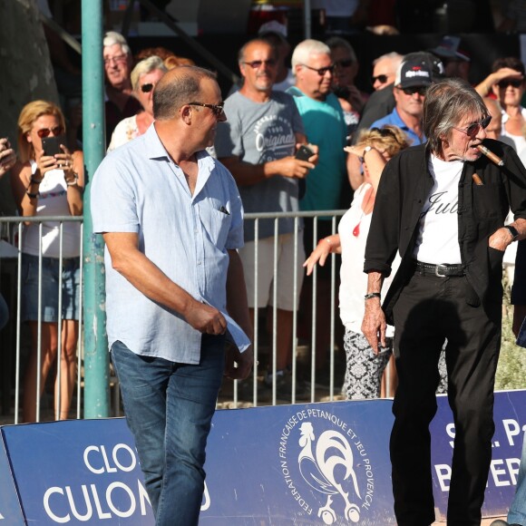 Jacques Dutronc - Challenge Henri Salvador 2019, Un tournoi VIP de Pétanque "Souvenir Henri-Salvador" organisé chaque année à l'Ile-Rousse par le Sport Pétanque Ile-Rousse, en Corse, France, le 13 Septembre 2019. S.Vartan est la marraine d'honneur de cette édition 2019; J.Dutronc est venu pour faire le show, avant le coup d'envoi en faisant sauter le bouchon d'une bouteille et d'aller à la rencontre du public. A noter aussi que les "Amies de Julie" étaient là pour poursuivre leur combat pour J.Douib assassinée au mois de Mars dernier à l'Ile-Rousse par son ex-mari et pour toutes les violences faites aux femmes. © Olivier Sanchez/Crystal/Bestimage