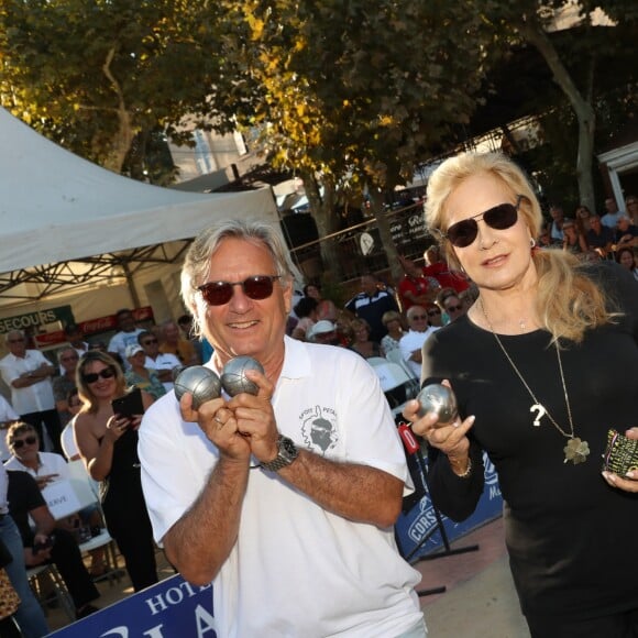 Sylvie Vartan, Jean Pierre Pinelli - Challenge Henri Salvador 2019, Un tournoi VIP de Pétanque "Souvenir Henri-Salvador" organisé chaque année à l'Ile-Rousse par le Sport Pétanque Ile-Rousse, en Corse, France, le 13 Septembre 2019. S.Vartan est la marraine d'honneur de cette édition 2019; J.Dutronc est venu pour faire le show, avant le coup d'envoi en faisant sauter le bouchon d'une bouteille et d'aller à la rencontre du public. A noter aussi que les "Amies de Julie" étaient là pour poursuivre leur combat pour J.Douib assassinée au mois de Mars dernier à l'Ile-Rousse par son ex-mari et pour toutes les violences faites aux femmes. © Olivier Sanchez/Crystal/Bestimage