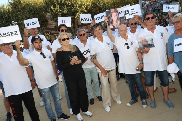 Semi-exclusif - Tony Scotti, Sylvie Vartan, Michel Mallory, Tao-By - Challenge Henri Salvador 2019, Un tournoi VIP de Pétanque "Souvenir Henri-Salvador" organisé chaque année à l'Ile-Rousse par le Sport Pétanque Ile-Rousse, en Corse, France, le 13 Septembre 2019. S.Vartan est la marraine d'honneur de cette édition 2019; J.Dutronc est venu pour faire le show, avant le coup d'envoi en faisant sauter le bouchon d'une bouteille et d'aller à la rencontre du public. A noter aussi que les "Amies de Julie" étaient là pour poursuivre leur combat pour J.Douib assassinée au mois de Mars dernier à l'Ile-Rousse par son ex-mari et pour toutes les violences faites aux femmes. © Olivier Sanchez/Crystal/Bestimage13/09/2019 - Corse
