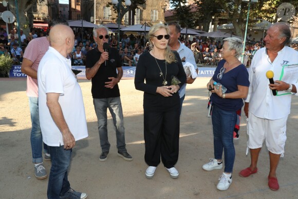 Catherine Salvador, Sylvie Vartan, Michel Mallory - Challenge Henri Salvador 2019, Un tournoi VIP de Pétanque "Souvenir Henri-Salvador" organisé chaque année à l'Ile-Rousse par le Sport Pétanque Ile-Rousse, en Corse, France, le 13 Septembre 2019. S.Vartan est la marraine d'honneur de cette édition 2019; J.Dutronc est venu pour faire le show, avant le coup d'envoi en faisant sauter le bouchon d'une bouteille et d'aller à la rencontre du public. A noter aussi que les "Amies de Julie" étaient là pour poursuivre leur combat pour J.Douib assassinée au mois de Mars dernier à l'Ile-Rousse par son ex-mari et pour toutes les violences faites aux femmes. © Olivier Sanchez/Crystal/Bestimage