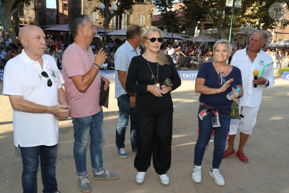 Catherine Salvador, Sylvie Vartan, Michel Mallory - Challenge Henri Salvador 2019, Un tournoi VIP de Pétanque "Souvenir Henri-Salvador" organisé chaque année à l'Ile-Rousse par le Sport Pétanque Ile-Rousse, en Corse, France, le 13 Septembre 2019. S.Vartan est la marraine d'honneur de cette édition 2019; J.Dutronc est venu pour faire le show, avant le coup d'envoi en faisant sauter le bouchon d'une bouteille et d'aller à la rencontre du public. A noter aussi que les "Amies de Julie" étaient là pour poursuivre leur combat pour J.Douib assassinée au mois de Mars dernier à l'Ile-Rousse par son ex-mari et pour toutes les violences faites aux femmes. © Olivier Sanchez/Crystal/Bestimage