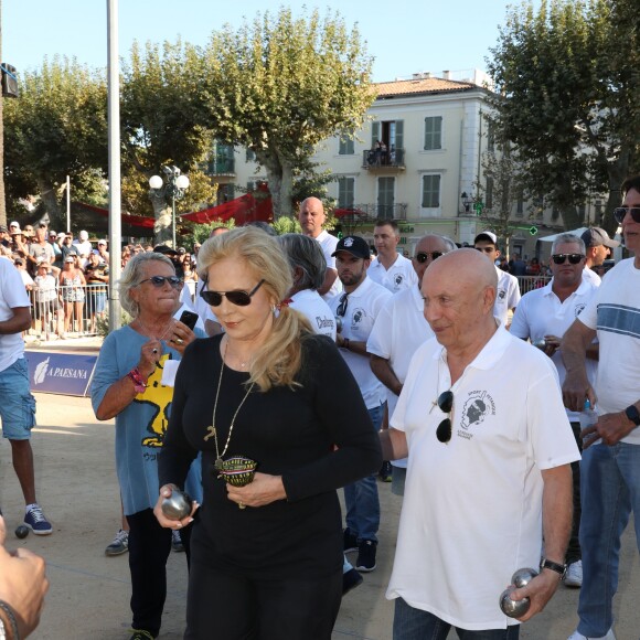 Sylvie Vartan, Michel Mallory - Challenge Henri Salvador 2019, Un tournoi VIP de Pétanque "Souvenir Henri-Salvador" organisé chaque année à l'Ile-Rousse par le Sport Pétanque Ile-Rousse, en Corse, France, le 13 Septembre 2019. S.Vartan est la marraine d'honneur de cette édition 2019; J.Dutronc est venu pour faire le show, avant le coup d'envoi en faisant sauter le bouchon d'une bouteille et d'aller à la rencontre du public. A noter aussi que les "Amies de Julie" étaient là pour poursuivre leur combat pour J.Douib assassinée au mois de Mars dernier à l'Ile-Rousse par son ex-mari et pour toutes les violences faites aux femmes. © Olivier Sanchez/Crystal/Bestimage