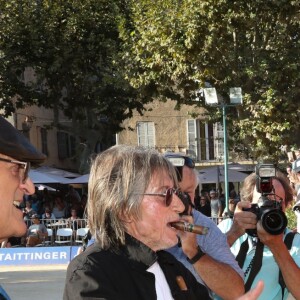 Jacques Dutronc - Challenge Henri Salvador 2019, Un tournoi VIP de Pétanque "Souvenir Henri-Salvador" organisé chaque année à l'Ile-Rousse par le Sport Pétanque Ile-Rousse, en Corse, France, le 13 Septembre 2019. S.Vartan est la marraine d'honneur de cette édition 2019; J.Dutronc est venu pour faire le show, avant le coup d'envoi en faisant sauter le bouchon d'une bouteille et d'aller à la rencontre du public. A noter aussi que les "Amies de Julie" étaient là pour poursuivre leur combat pour J.Douib assassinée au mois de Mars dernier à l'Ile-Rousse par son ex-mari et pour toutes les violences faites aux femmes. © Olivier Sanchez/Crystal/Bestimage