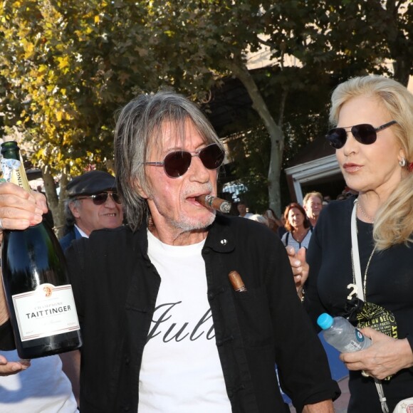 Tony Scotti, Sylvie Vartan, Jacques Dutronc, Michel Mallory - Challenge Henri Salvador 2019, Un tournoi VIP de Pétanque "Souvenir Henri-Salvador" organisé chaque année à l'Ile-Rousse par le Sport Pétanque Ile-Rousse, en Corse, France, le 13 Septembre 2019. S.Vartan est la marraine d'honneur de cette édition 2019; J.Dutronc est venu pour faire le show, avant le coup d'envoi en faisant sauter le bouchon d'une bouteille et d'aller à la rencontre du public. A noter aussi que les "Amies de Julie" étaient là pour poursuivre leur combat pour J.Douib assassinée au mois de Mars dernier à l'Ile-Rousse par son ex-mari et pour toutes les violences faites aux femmes. © Olivier Sanchez/Crystal/Bestimage