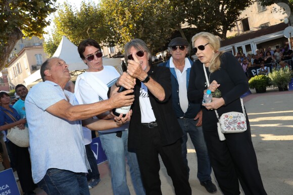 Tony Scotti, Sylvie Vartan, Jacques Dutronc, Michel Mallory - Challenge Henri Salvador 2019, Un tournoi VIP de Pétanque "Souvenir Henri-Salvador" organisé chaque année à l'Ile-Rousse par le Sport Pétanque Ile-Rousse, en Corse, France, le 13 Septembre 2019. S.Vartan est la marraine d'honneur de cette édition 2019; J.Dutronc est venu pour faire le show, avant le coup d'envoi en faisant sauter le bouchon d'une bouteille et d'aller à la rencontre du public. A noter aussi que les "Amies de Julie" étaient là pour poursuivre leur combat pour J.Douib assassinée au mois de Mars dernier à l'Ile-Rousse par son ex-mari et pour toutes les violences faites aux femmes. © Olivier Sanchez/Crystal/Bestimage