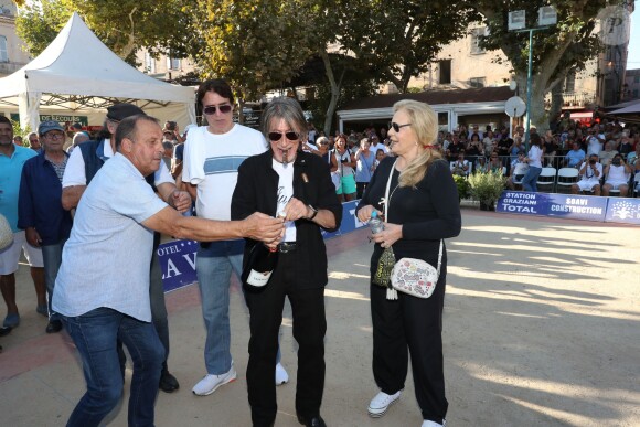 Tony Scotti, Sylvie Vartan, Jacques Dutronc, Michel Mallory - Challenge Henri Salvador 2019, Un tournoi VIP de Pétanque "Souvenir Henri-Salvador" organisé chaque année à l'Ile-Rousse par le Sport Pétanque Ile-Rousse, en Corse, France, le 13 Septembre 2019. S.Vartan est la marraine d'honneur de cette édition 2019; J.Dutronc est venu pour faire le show, avant le coup d'envoi en faisant sauter le bouchon d'une bouteille et d'aller à la rencontre du public. A noter aussi que les "Amies de Julie" étaient là pour poursuivre leur combat pour J.Douib assassinée au mois de Mars dernier à l'Ile-Rousse par son ex-mari et pour toutes les violences faites aux femmes. © Olivier Sanchez/Crystal/Bestimage