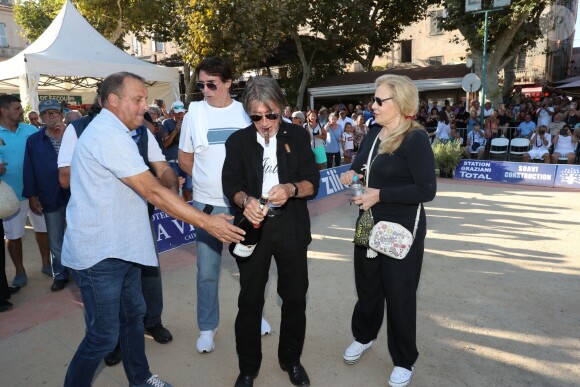 Tony Scotti, Sylvie Vartan, Jacques Dutronc, Michel Mallory - Challenge Henri Salvador 2019, Un tournoi VIP de Pétanque "Souvenir Henri-Salvador" organisé chaque année à l'Ile-Rousse par le Sport Pétanque Ile-Rousse, en Corse, France, le 13 Septembre 2019. S.Vartan est la marraine d'honneur de cette édition 2019; J.Dutronc est venu pour faire le show, avant le coup d'envoi en faisant sauter le bouchon d'une bouteille et d'aller à la rencontre du public. A noter aussi que les "Amies de Julie" étaient là pour poursuivre leur combat pour J.Douib assassinée au mois de Mars dernier à l'Ile-Rousse par son ex-mari et pour toutes les violences faites aux femmes. © Olivier Sanchez/Crystal/Bestimage