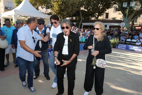 Tony Scotti, Sylvie Vartan, Jacques Dutronc, Michel Mallory - Challenge Henri Salvador 2019, Un tournoi VIP de Pétanque "Souvenir Henri-Salvador" organisé chaque année à l'Ile-Rousse par le Sport Pétanque Ile-Rousse, en Corse, France, le 13 Septembre 2019. S.Vartan est la marraine d'honneur de cette édition 2019; J.Dutronc est venu pour faire le show, avant le coup d'envoi en faisant sauter le bouchon d'une bouteille et d'aller à la rencontre du public. A noter aussi que les "Amies de Julie" étaient là pour poursuivre leur combat pour J.Douib assassinée au mois de Mars dernier à l'Ile-Rousse par son ex-mari et pour toutes les violences faites aux femmes. © Olivier Sanchez/Crystal/Bestimage