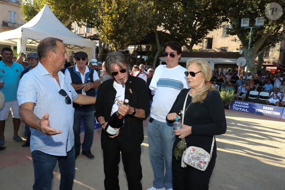Tony Scotti, Sylvie Vartan, Jacques Dutronc, Michel Mallory - Challenge Henri Salvador 2019, Un tournoi VIP de Pétanque "Souvenir Henri-Salvador" organisé chaque année à l'Ile-Rousse par le Sport Pétanque Ile-Rousse, en Corse, France, le 13 Septembre 2019. S.Vartan est la marraine d'honneur de cette édition 2019; J.Dutronc est venu pour faire le show, avant le coup d'envoi en faisant sauter le bouchon d'une bouteille et d'aller à la rencontre du public. A noter aussi que les "Amies de Julie" étaient là pour poursuivre leur combat pour J.Douib assassinée au mois de Mars dernier à l'Ile-Rousse par son ex-mari et pour toutes les violences faites aux femmes. © Olivier Sanchez/Crystal/Bestimage
