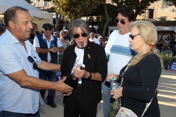 Tony Scotti, Sylvie Vartan, Jacques Dutronc, Michel Mallory - Challenge Henri Salvador 2019, Un tournoi VIP de Pétanque "Souvenir Henri-Salvador" organisé chaque année à l'Ile-Rousse par le Sport Pétanque Ile-Rousse, en Corse, France, le 13 Septembre 2019. S.Vartan est la marraine d'honneur de cette édition 2019; J.Dutronc est venu pour faire le show, avant le coup d'envoi en faisant sauter le bouchon d'une bouteille et d'aller à la rencontre du public. A noter aussi que les "Amies de Julie" étaient là pour poursuivre leur combat pour J.Douib assassinée au mois de Mars dernier à l'Ile-Rousse par son ex-mari et pour toutes les violences faites aux femmes. © Olivier Sanchez/Crystal/Bestimage