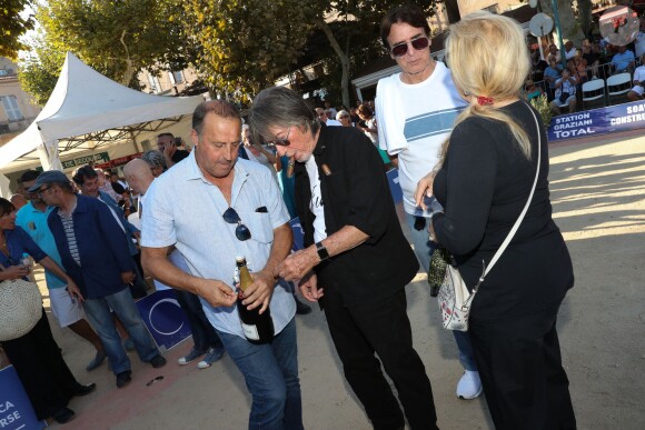 Tony Scotti, Sylvie Vartan, Jacques Dutronc, Michel Mallory - Challenge Henri Salvador 2019, Un tournoi VIP de Pétanque "Souvenir Henri-Salvador" organisé chaque année à l'Ile-Rousse par le Sport Pétanque Ile-Rousse, en Corse, France, le 13 Septembre 2019. S.Vartan est la marraine d'honneur de cette édition 2019; J.Dutronc est venu pour faire le show, avant le coup d'envoi en faisant sauter le bouchon d'une bouteille et d'aller à la rencontre du public. A noter aussi que les "Amies de Julie" étaient là pour poursuivre leur combat pour J.Douib assassinée au mois de Mars dernier à l'Ile-Rousse par son ex-mari et pour toutes les violences faites aux femmes. © Olivier Sanchez/Crystal/Bestimage