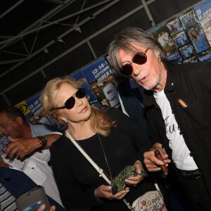 Sylvie Vartan, Jacques Dutronc - Challenge Henri Salvador 2019, Un tournoi VIP de Pétanque "Souvenir Henri-Salvador" organisé chaque année à l'Ile-Rousse par le Sport Pétanque Ile-Rousse, en Corse, France, le 13 Septembre 2019. S.Vartan est la marraine d'honneur de cette édition 2019; J.Dutronc est venu pour faire le show, avant le coup d'envoi en faisant sauter le bouchon d'une bouteille et d'aller à la rencontre du public. A noter aussi que les "Amies de Julie" étaient là pour poursuivre leur combat pour J.Douib assassinée au mois de Mars dernier à l'Ile-Rousse par son ex-mari et pour toutes les violences faites aux femmes. © Olivier Sanchez/Crystal/Bestimage