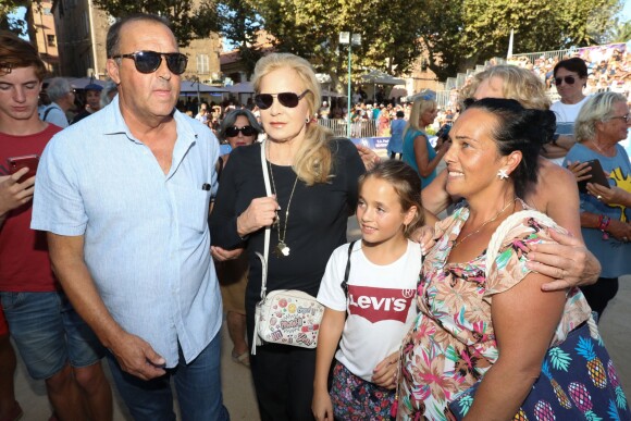 Michel Mallory et Sylvie Vartan - Challenge Henri Salvador 2019, Un tournoi VIP de Pétanque "Souvenir Henri-Salvador" organisé chaque année à l'Ile-Rousse par le Sport Pétanque Ile-Rousse, en Corse, France, le 13 Septembre 2019. S.Vartan est la marraine d'honneur de cette édition 2019; J.Dutronc est venu pour faire le show, avant le coup d'envoi en faisant sauter le bouchon d'une bouteille et d'aller à la rencontre du public. A noter aussi que les "Amies de Julie" étaient là pour poursuivre leur combat pour J.Douib assassinée au mois de Mars dernier à l'Ile-Rousse par son ex-mari et pour toutes les violences faites aux femmes. © Olivier Sanchez/Crystal/Bestimage
