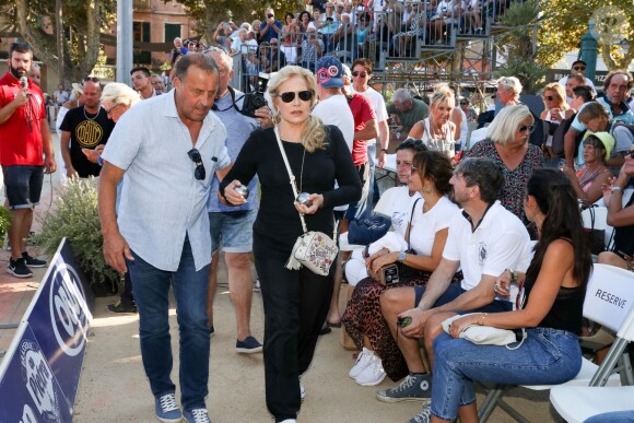 Michel Mallory et Sylvie Vartan - Challenge Henri Salvador 2019, Un tournoi VIP de Pétanque "Souvenir Henri-Salvador" organisé chaque année à l'Ile-Rousse par le Sport Pétanque Ile-Rousse, en Corse, France, le 13 Septembre 2019. S.Vartan est la marraine d'honneur de cette édition 2019; J.Dutronc est venu pour faire le show, avant le coup d'envoi en faisant sauter le bouchon d'une bouteille et d'aller à la rencontre du public. A noter aussi que les "Amies de Julie" étaient là pour poursuivre leur combat pour J.Douib assassinée au mois de Mars dernier à l'Ile-Rousse par son ex-mari et pour toutes les violences faites aux femmes. © Olivier Sanchez/Crystal/Bestimage