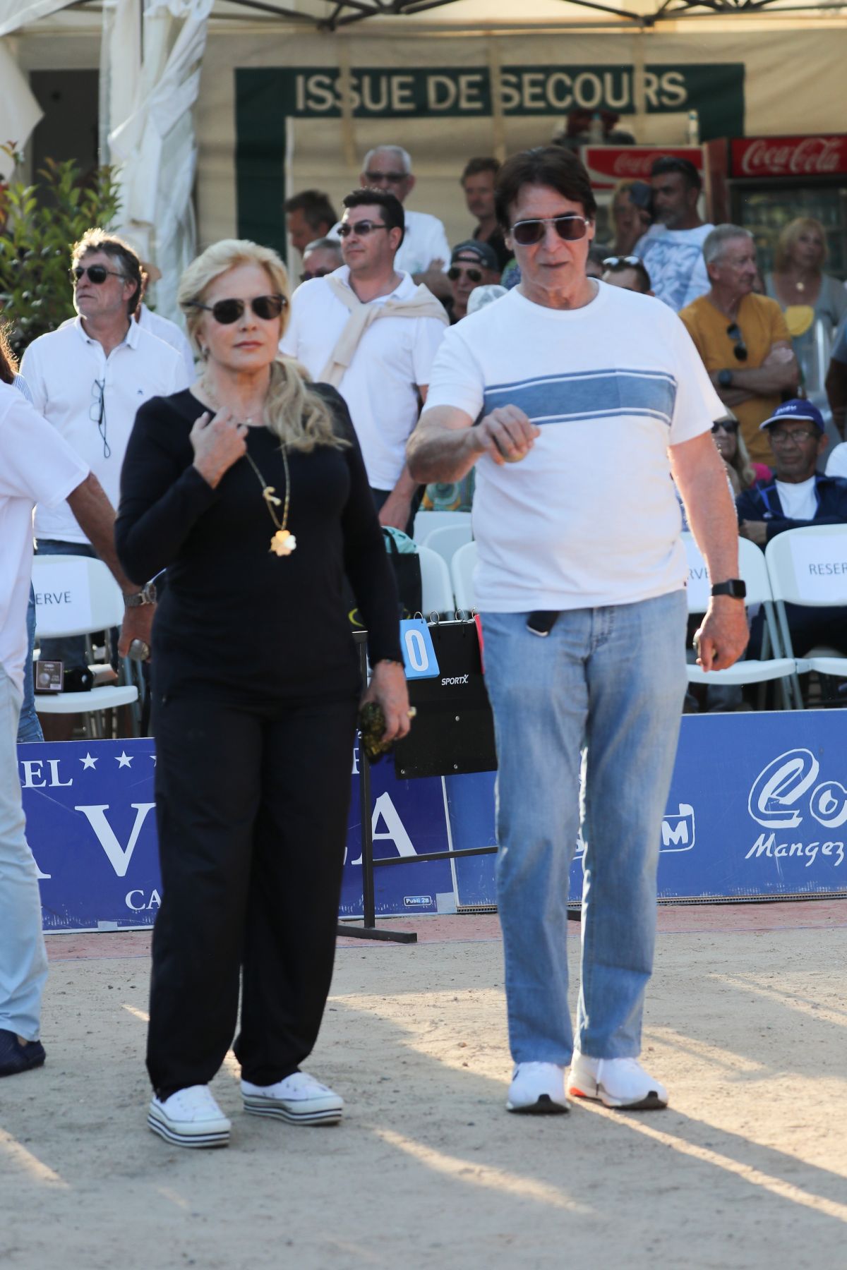 Sylvie Vartan Et Son Mari Tony Scotti Affrontent Jacques Dutronc En Corse Purepeople