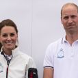 Le prince William, duc de Cambridge, et Catherine (Kate) Middleton, duchesse de Cambridge, lors de la remise des prix de la régate King's Cup à Cowes, Royaume Uni, le 8 août 2019.