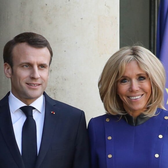 Le président Emmanuel Macron, la première dame Brigitte Macron - Le président de la République française et la première dame raccompagnent le président de la République populaire de Chine et sa femme à l'issue de la visite d'Etat de 2 jours qui s'achève par un entretien au palais de l'Elysée à Paris le 26 mars 2019. © Stéphane Lemouton / Bestimage